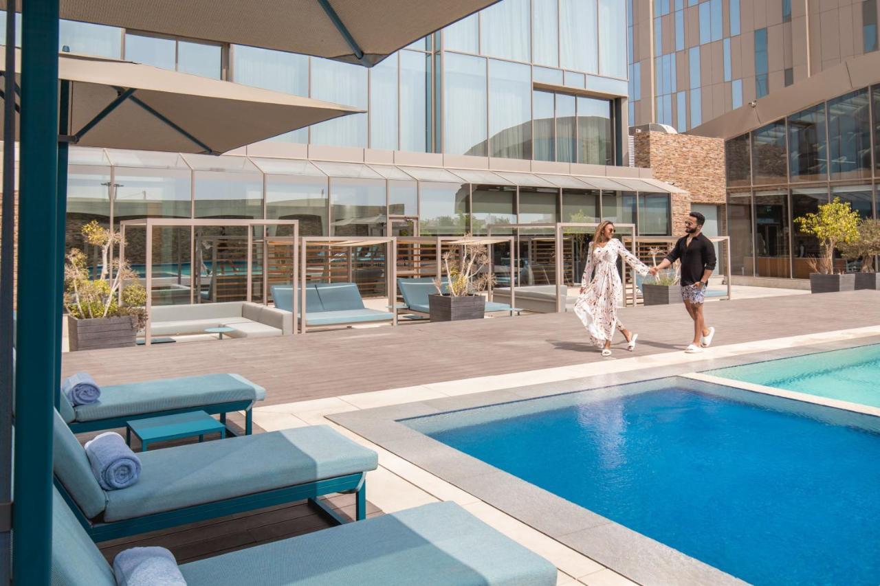 Jeddah Marriott Hotel Madinah Road Экстерьер фото The pool at the hotel