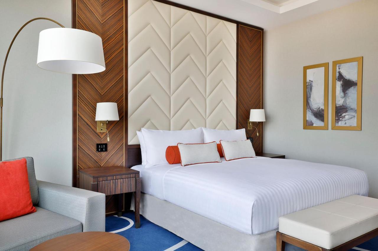 Jeddah Marriott Hotel Madinah Road Экстерьер фото A guest room at the hotel