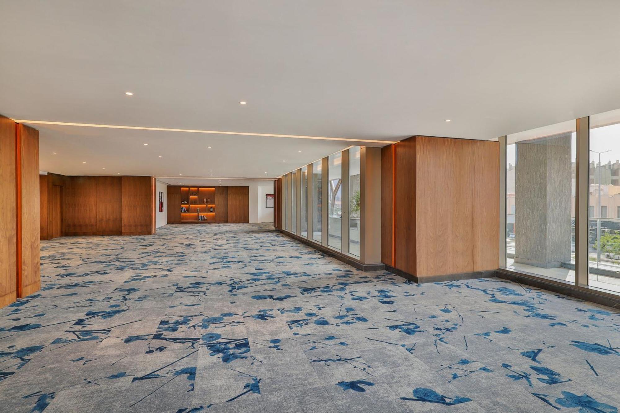 Jeddah Marriott Hotel Madinah Road Экстерьер фото The interior of the hotel